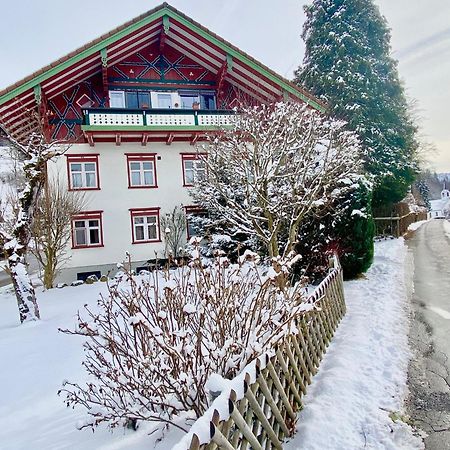 Ferienwohnung Resl - Geschmackvoll Renoviert & Zentral Im Historischen Schindelhaus Oberstaufen Buitenkant foto