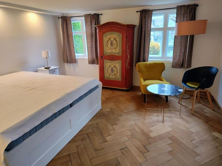 Ferienwohnung Resl - Geschmackvoll Renoviert & Zentral Im Historischen Schindelhaus Oberstaufen Buitenkant foto