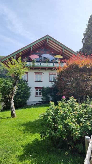 Ferienwohnung Resl - Geschmackvoll Renoviert & Zentral Im Historischen Schindelhaus Oberstaufen Buitenkant foto