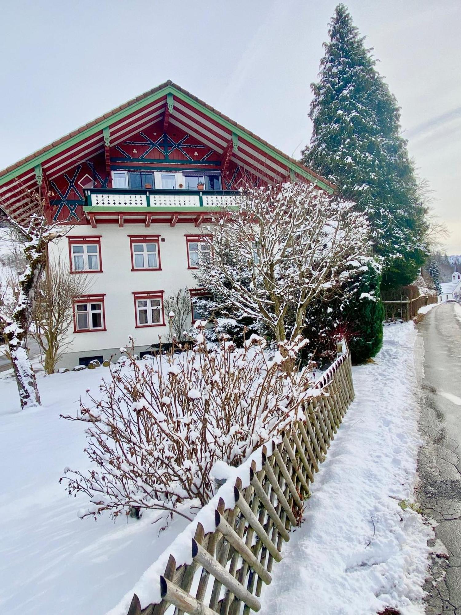 Ferienwohnung Resl - Geschmackvoll Renoviert & Zentral Im Historischen Schindelhaus Oberstaufen Buitenkant foto